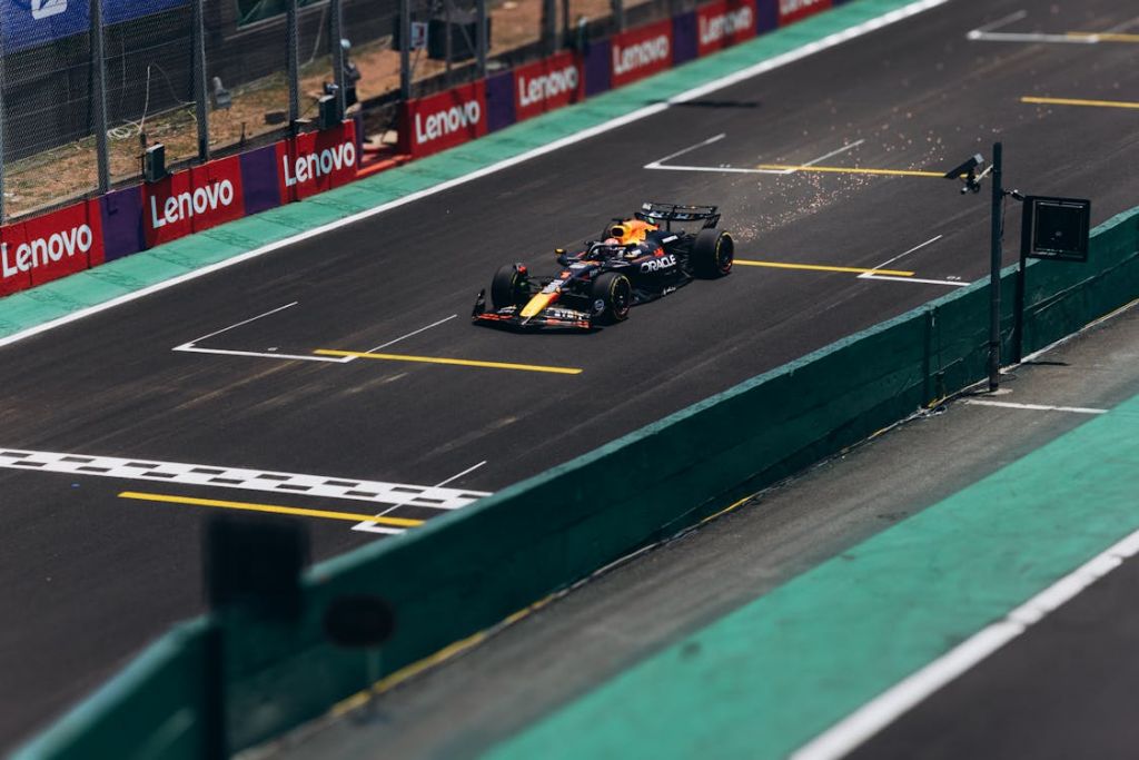 Warum sprühen F1-Autos Funken?