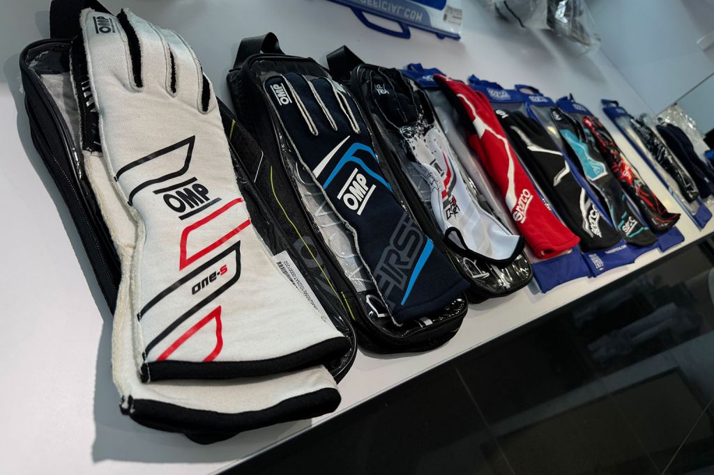 Rennhandschuh-Ratgeber: FIA-Handschuhe und Karthandschuhe im Vergleich