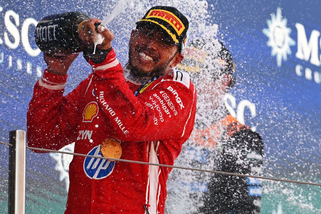 Hamilton gewinnt GP Spanien – erster Sieg im Ferrari