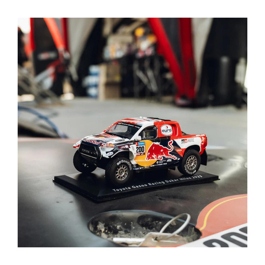 Toyota Gazoo Racing Modellauto 1:24 Dakar Winner Hilux T1+
