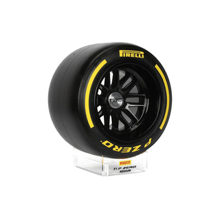 Pirelli P Zero Replica im Maßstab 1:1